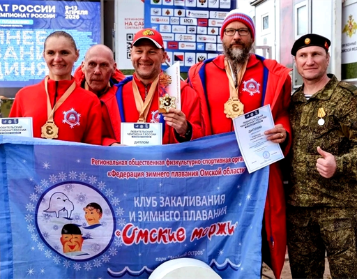 Омичи завоевали 28 наград на любительском чемпионате России по зимнему плаванию