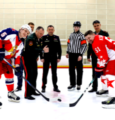 Росгвардейские хоккеисты провели матч против звезд СССР и России